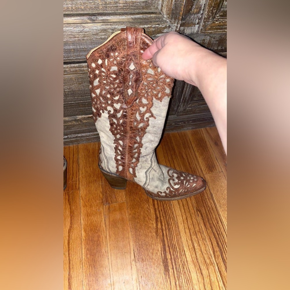 Ladies cowgirl boots!